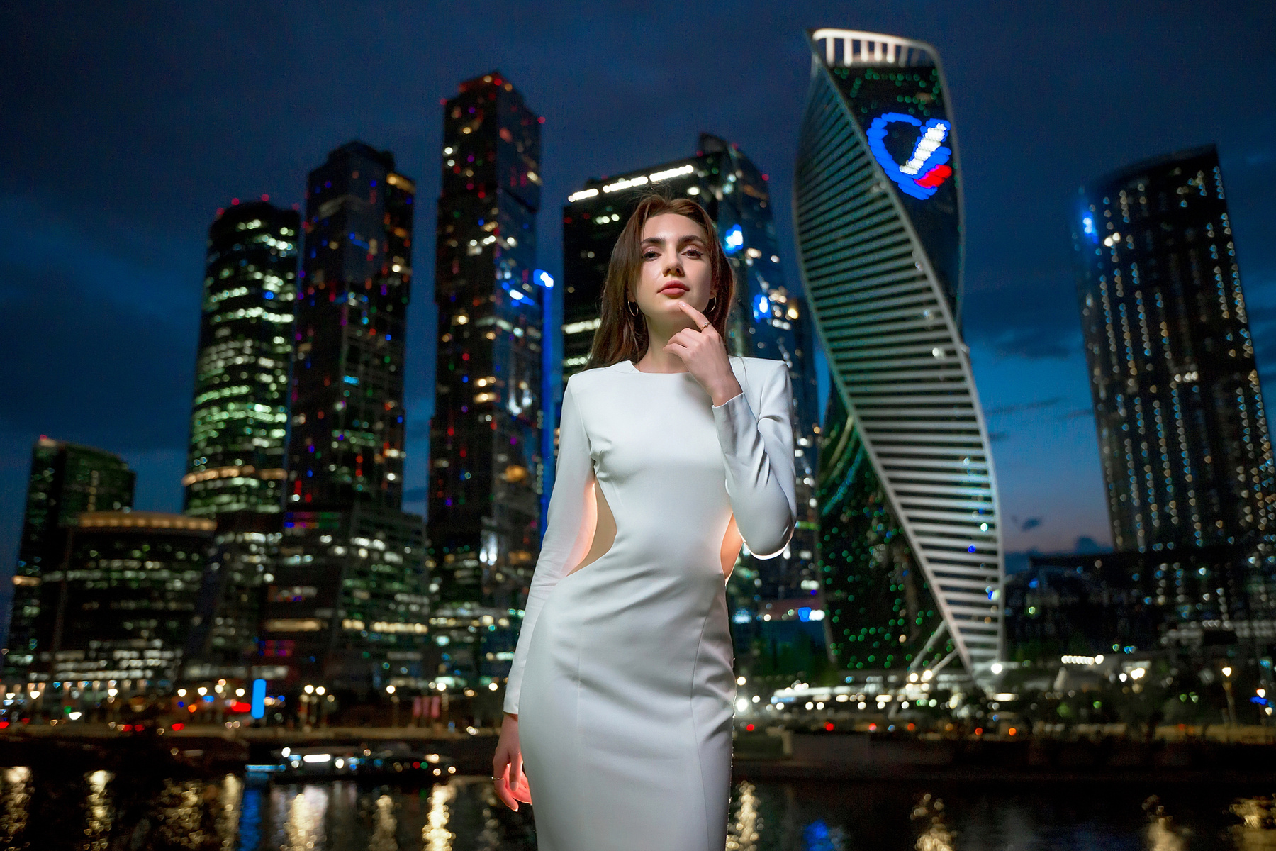 Портрет фоне Москва-Сити москва москвасити фотосессиямосквасити moямосква фотомосквы ночнаямосква mosowcity nightmoscow nightmoscowcity москвацентр москвалюблютебяscow moscowcity фотосесси фотографмосква