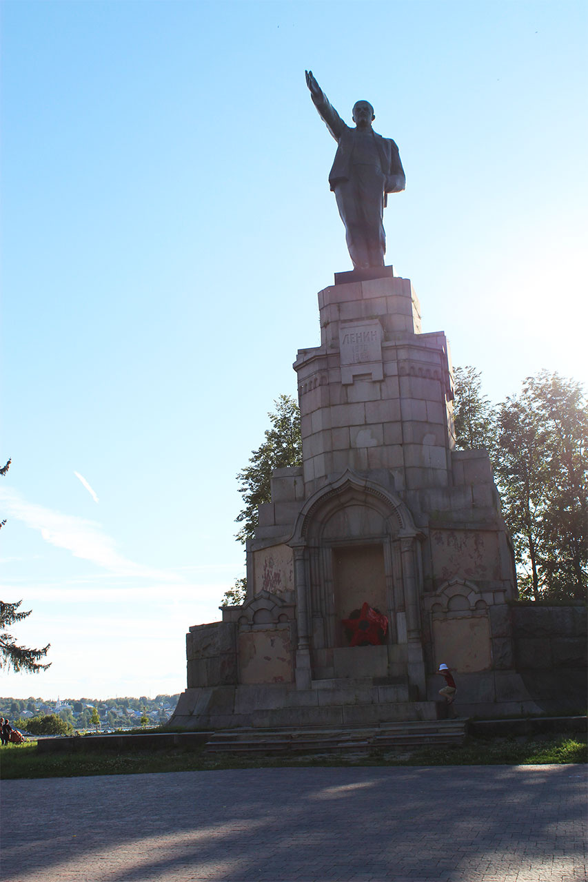 памятник Ленину в Костроме 