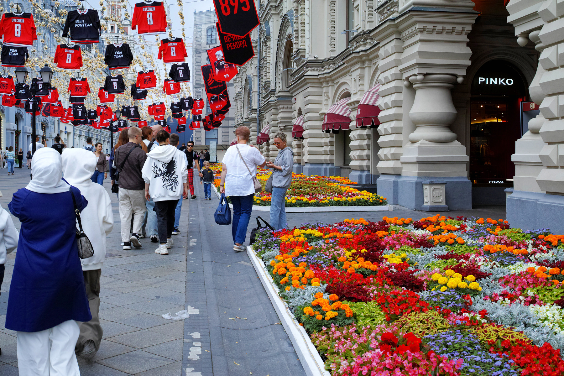 Никольская город Москва улица Никольская цветы