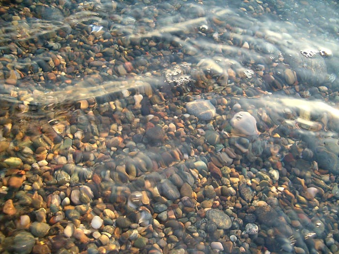 Сквозь воду макро вода море отдых отпуск камни волна