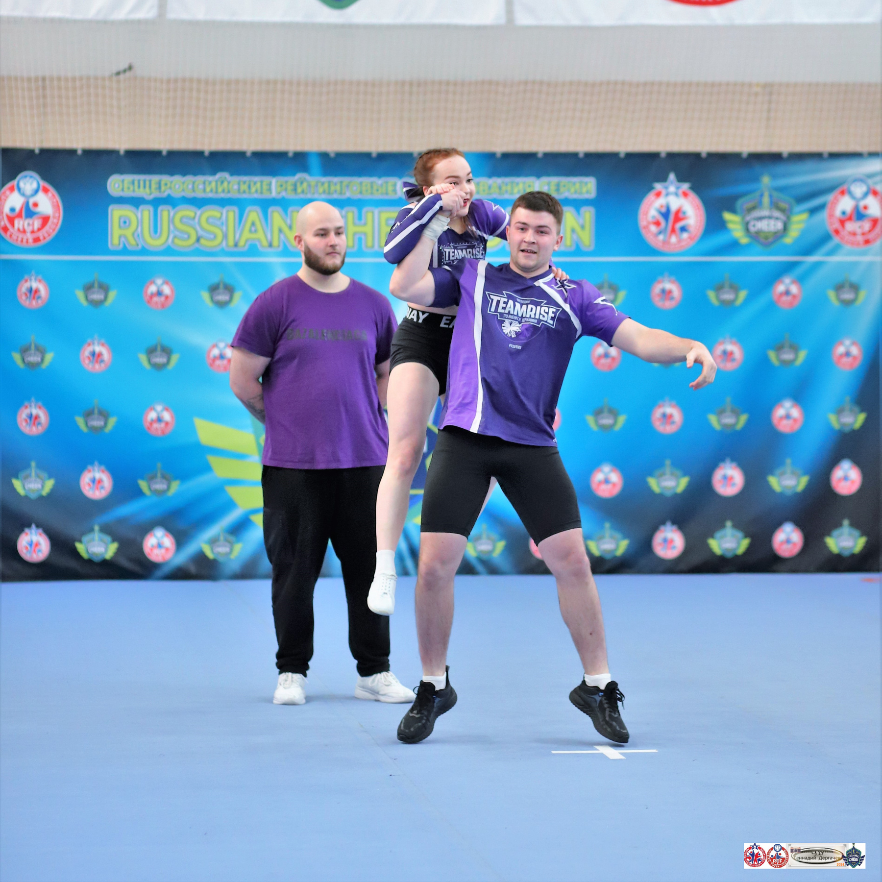 На подъём партнёрский стант подъём