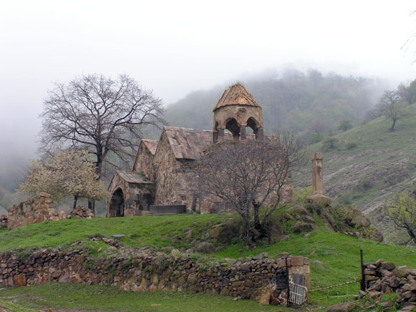 ...В облаках... церковь