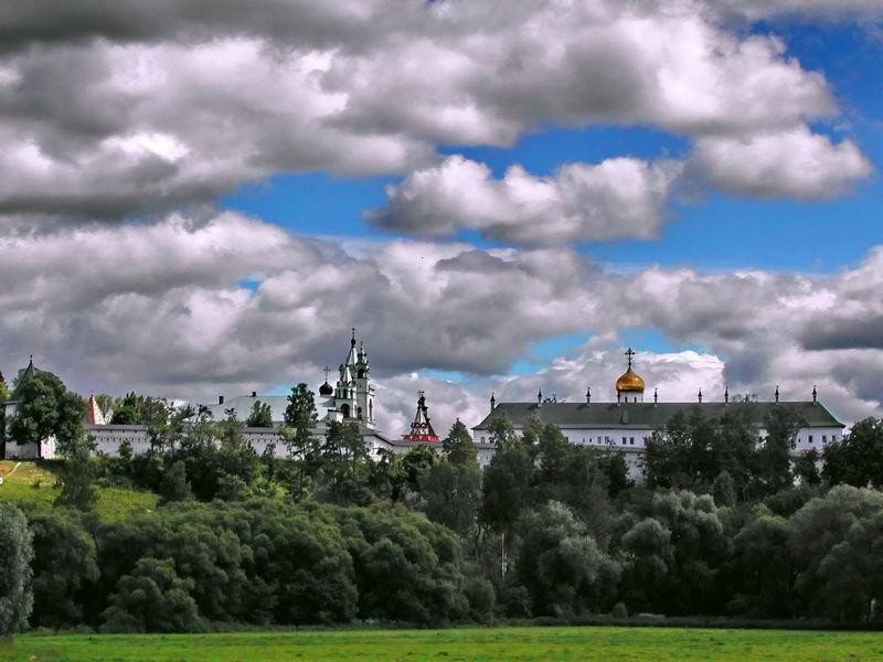 к облакам монастырь небо лето