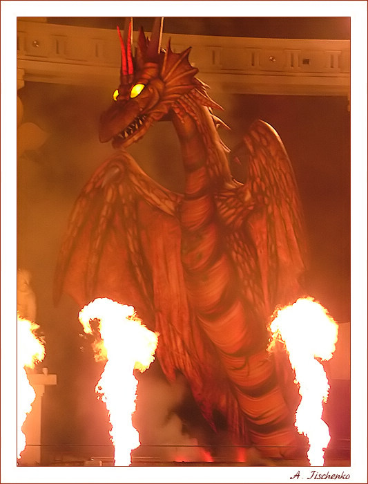Мой маленький домашний питомец, живет на кухне, кушает мало... дракон dragon