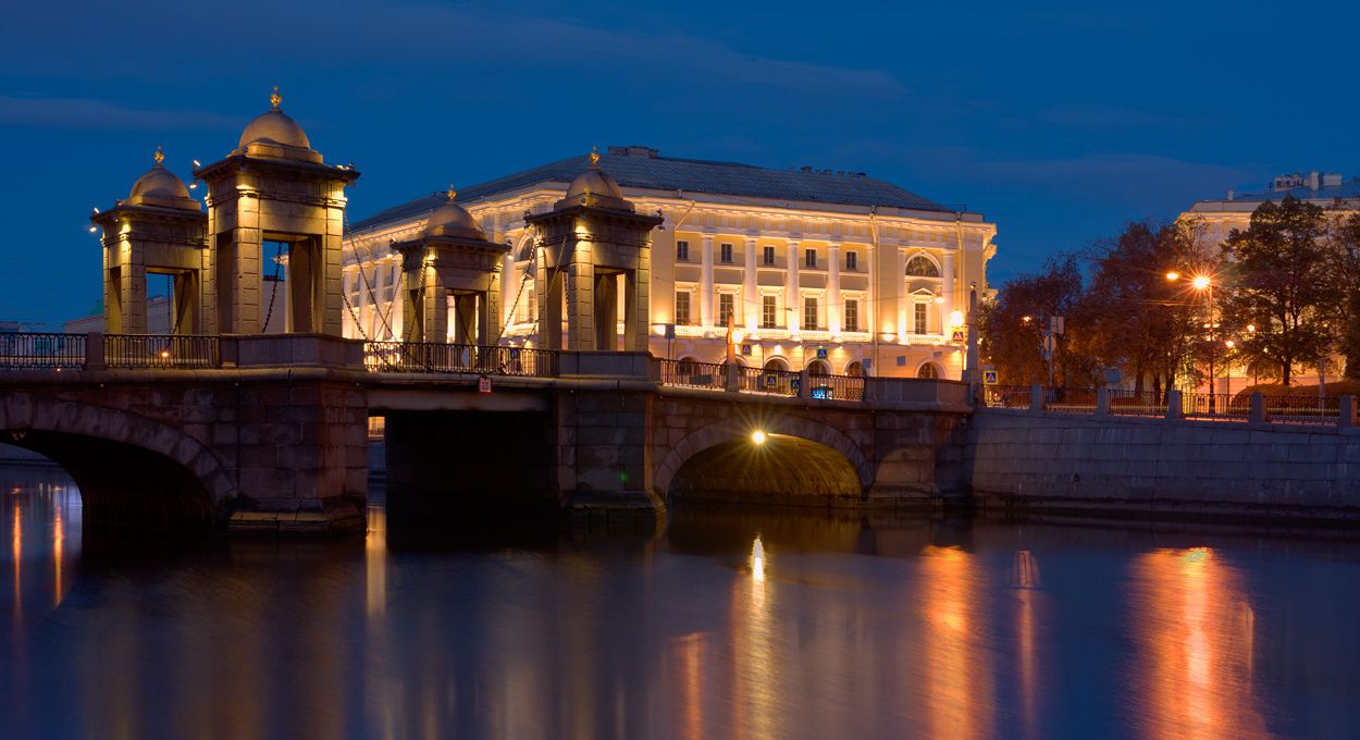 Under the cloak of night Petersburg