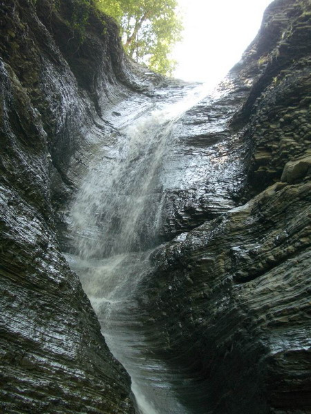 ...Свет и Камень... водопад,скалы,солнце