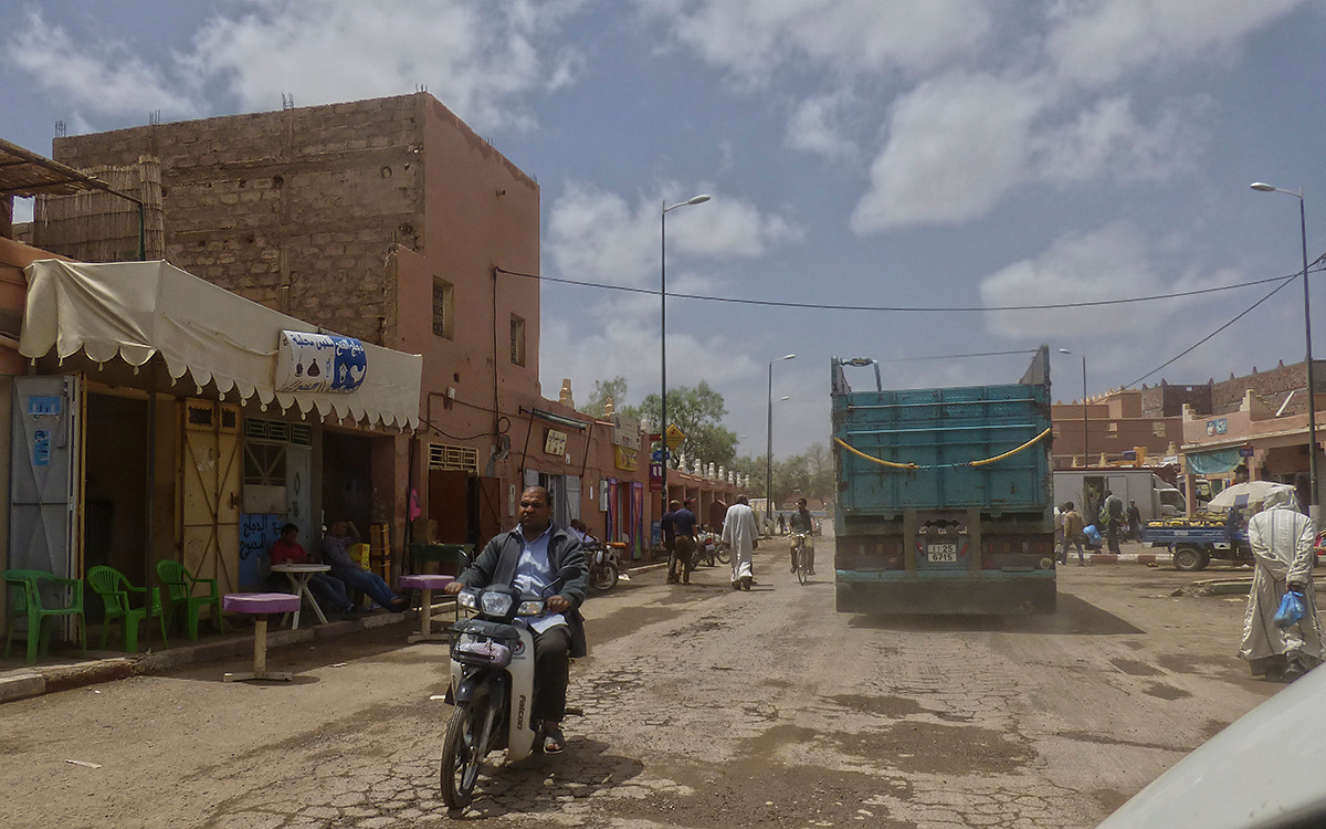 пыль повседневности в Таззарине Марокко Morocco Таззарин Tazzarine повседневность пыль