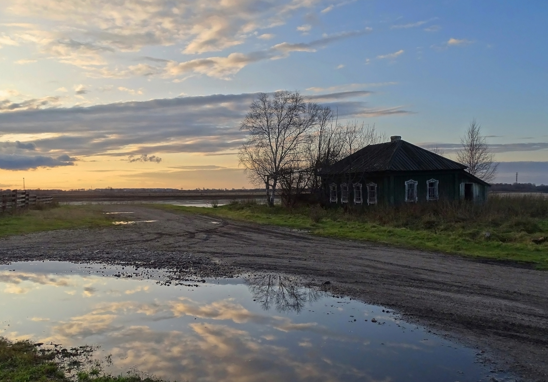 Брошенный дом у реки... Томская область осень 2023 пейзаж село