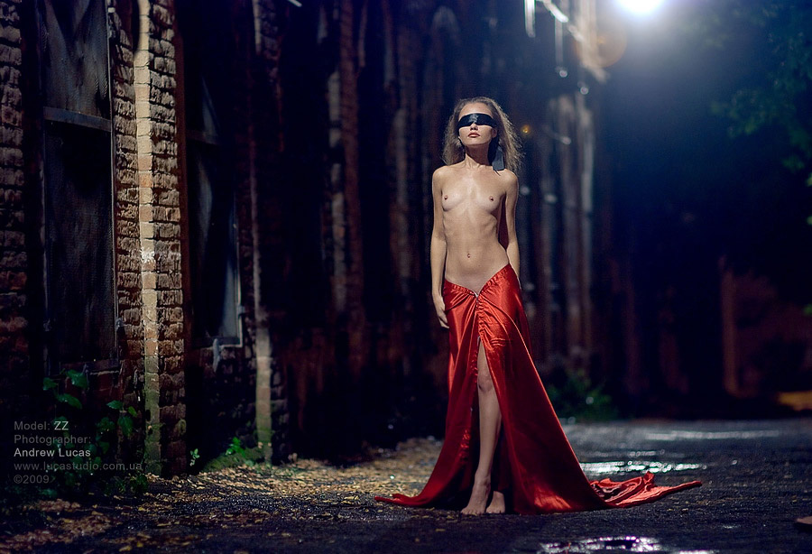 donna in rosso ZZ, lucas, lucastudio