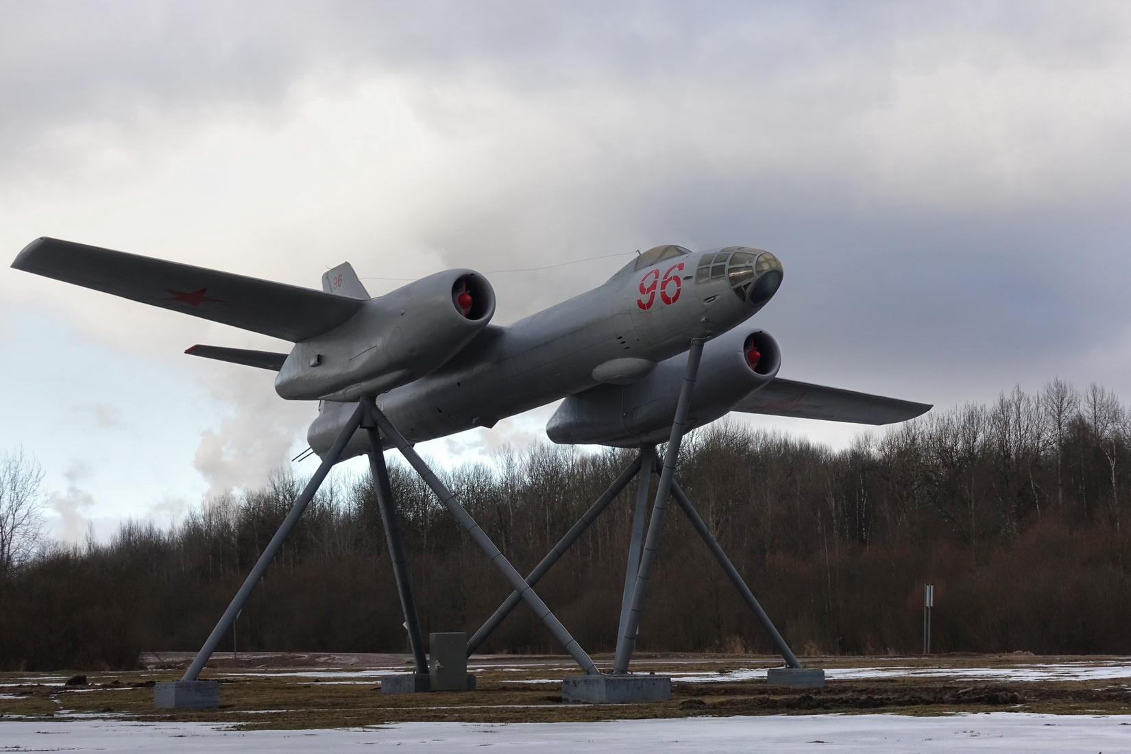ИЛ-28 самолет памятник ИЛ-28