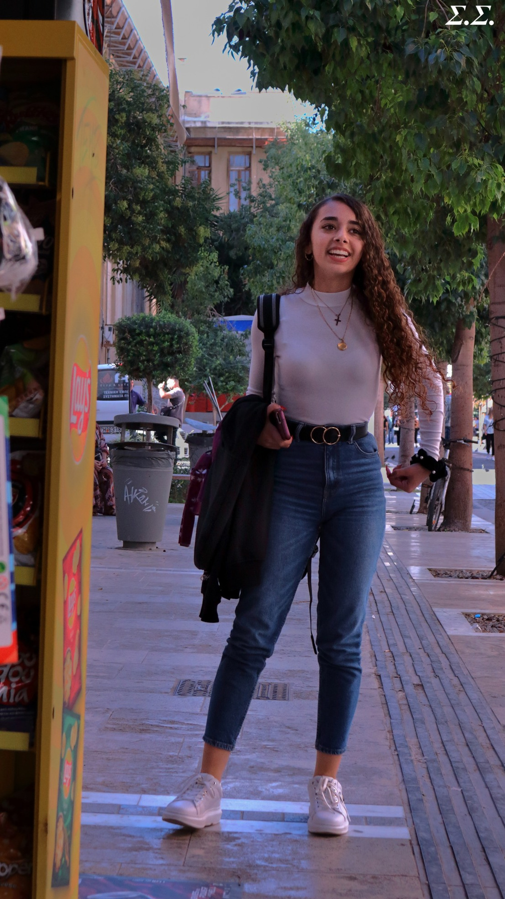 SMILLING TEENAGER 