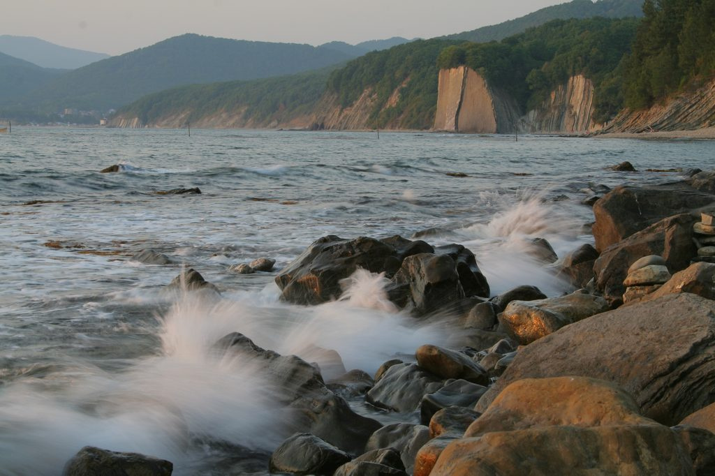 Бархатный сезон море волны