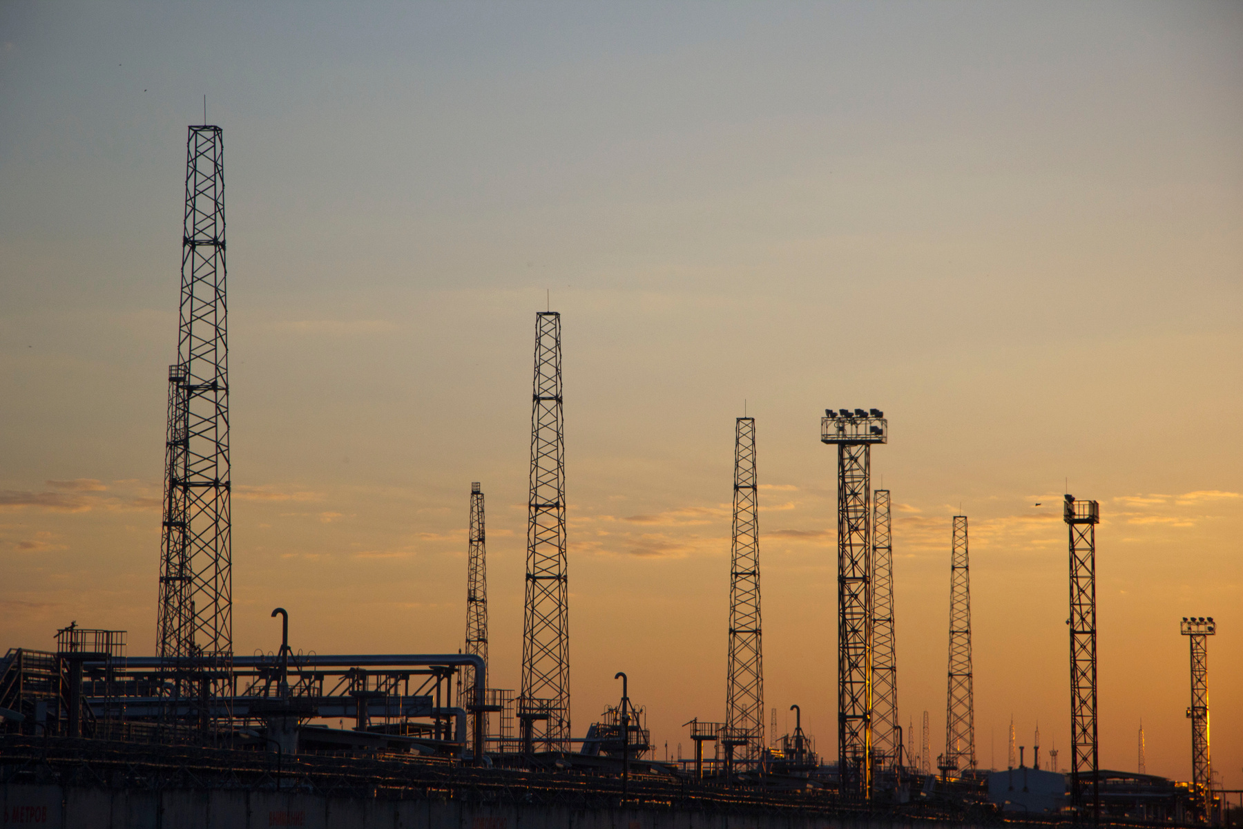 Энергия энергия завод нефть закат вышки