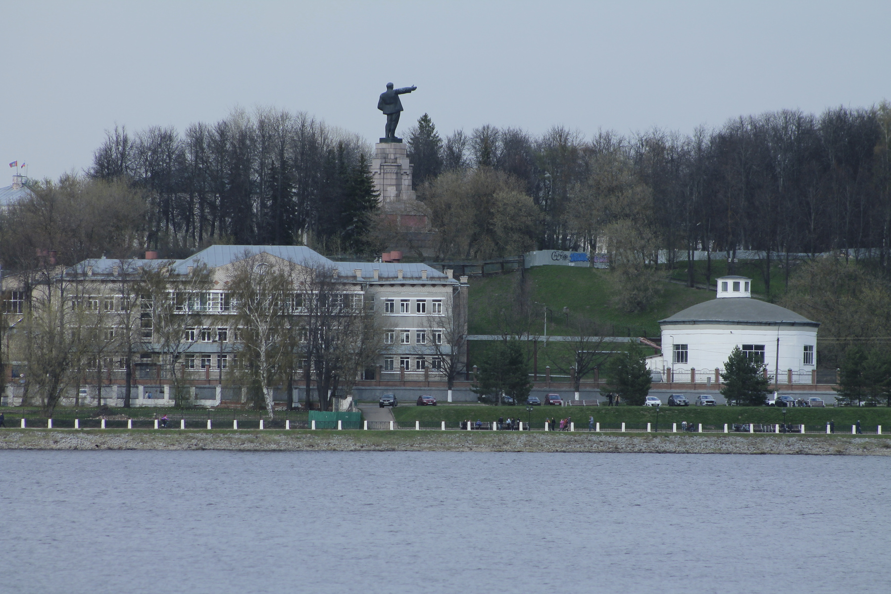 Памятник В.И.Ленину в Костроме Кострома Волга