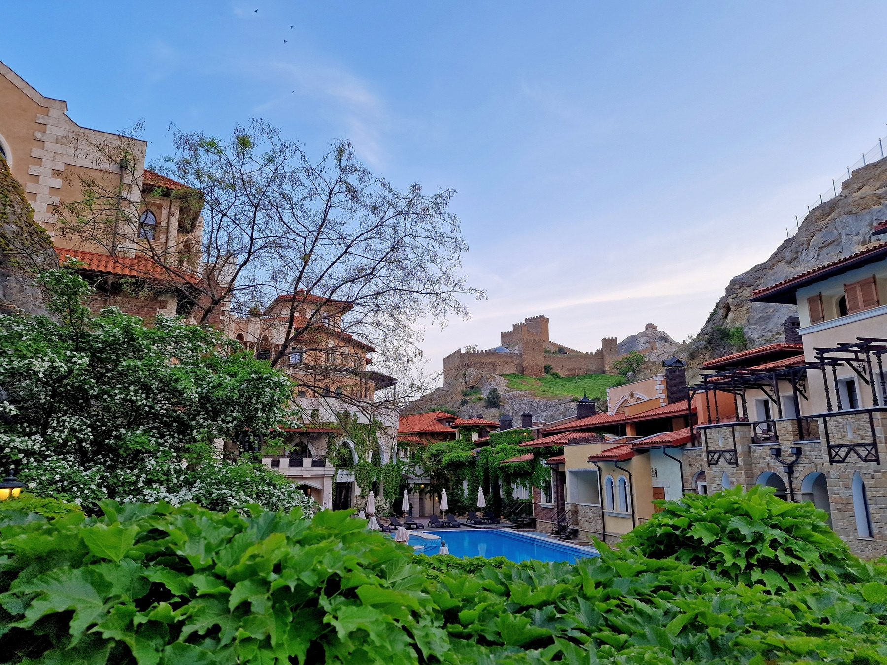 Петля времени россия крым судак Soldaya Hotel отель генуэзская крепость день весна май