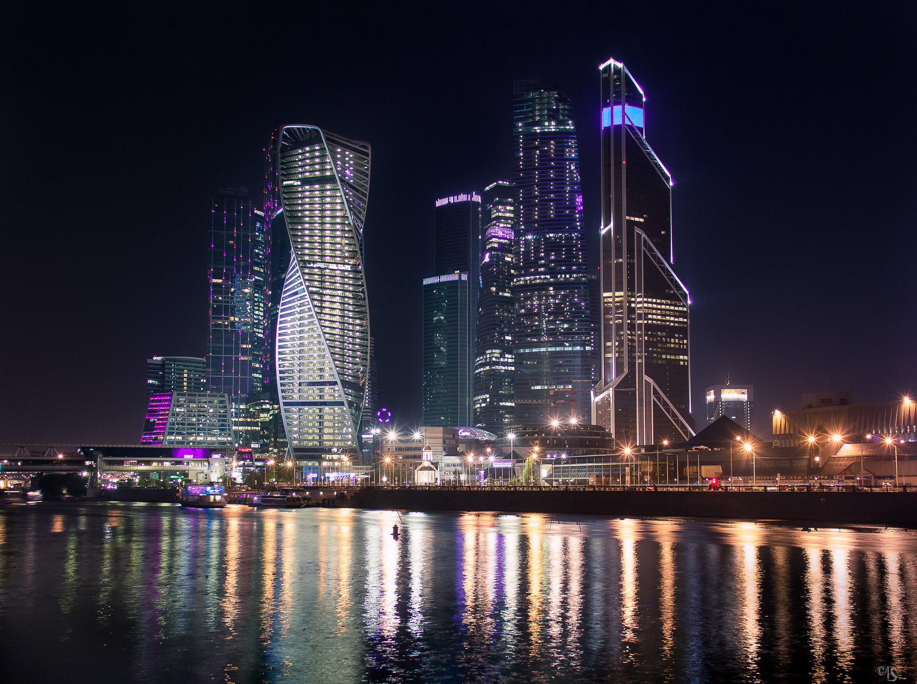Москва-Сити город Москва Москва-Сити ночь небоскребы река