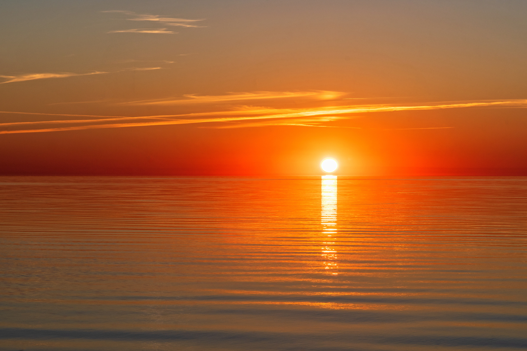 Закат озеро солнце вода лето закат