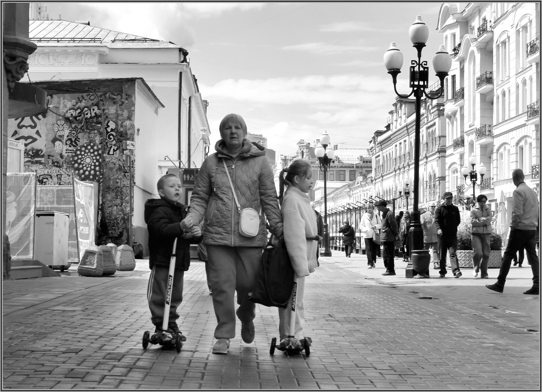 ...... Внучата ...... улица люди события
