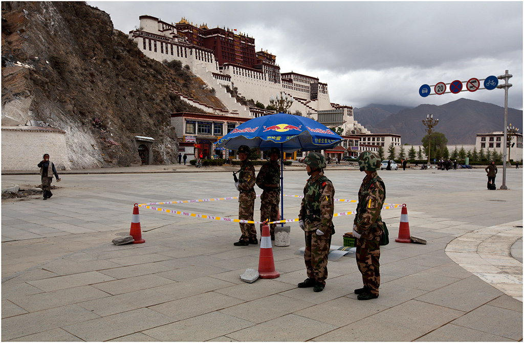 Тибет : оккупация или цивилизация ? Тибет Лхаса дворец Потала  оккупация Tibet Lhasa Potala Palace 