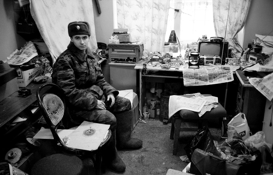 Из серии \"Среда обитания: армия\" (каморка электрика) армия солдаты служба каморка работа