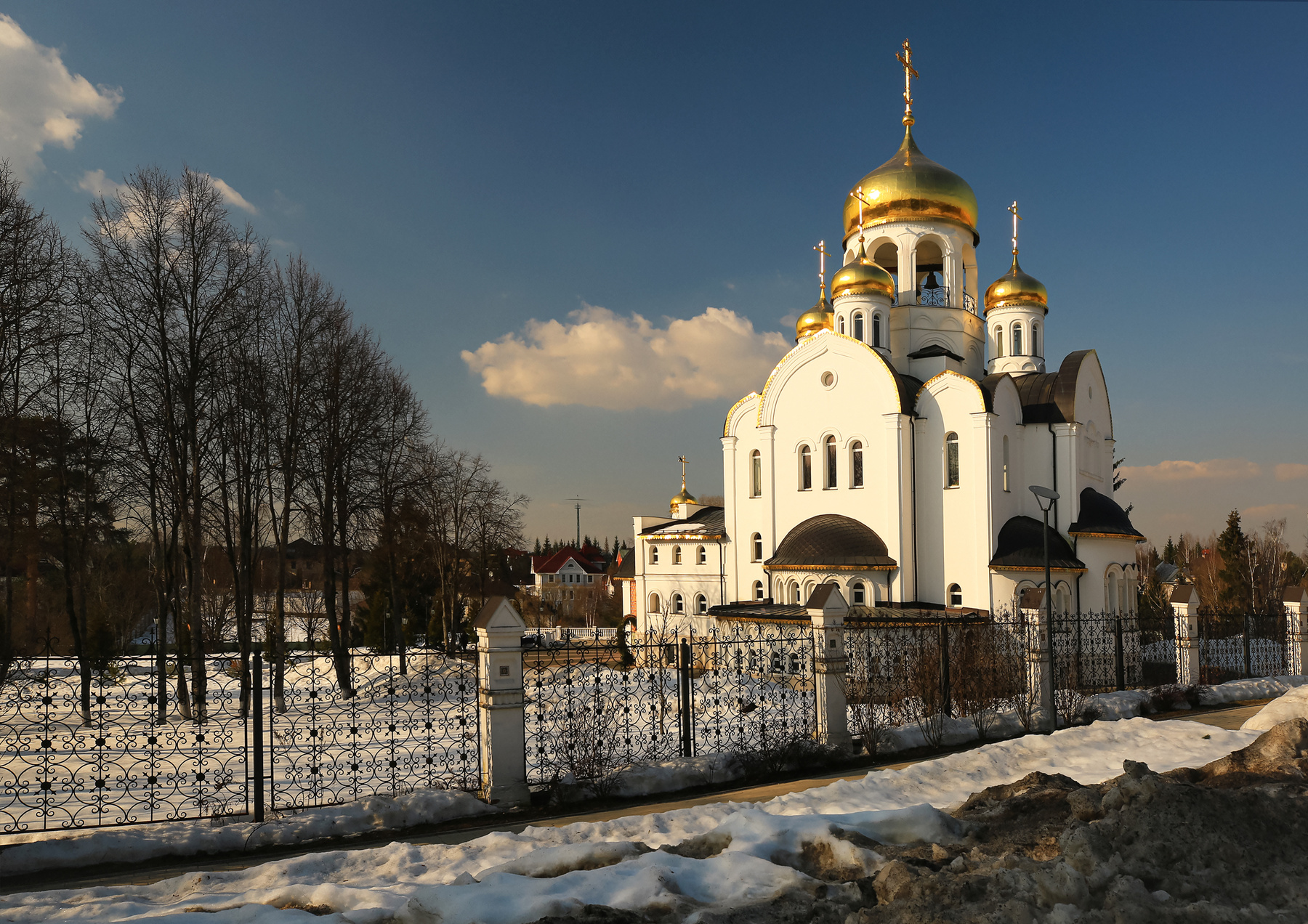 Мартовский вечер Церковь Воскресения Христова в Воскресенском