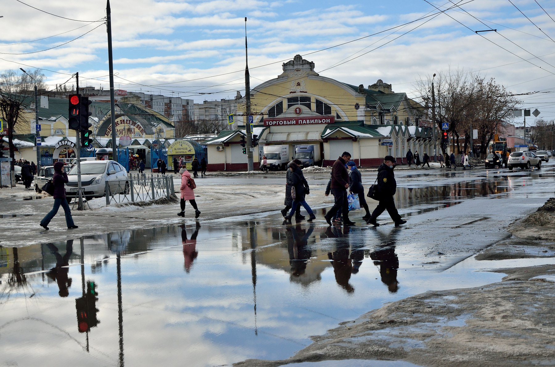 Февральские лужи 