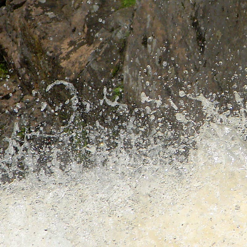 Брызги водопада водопад