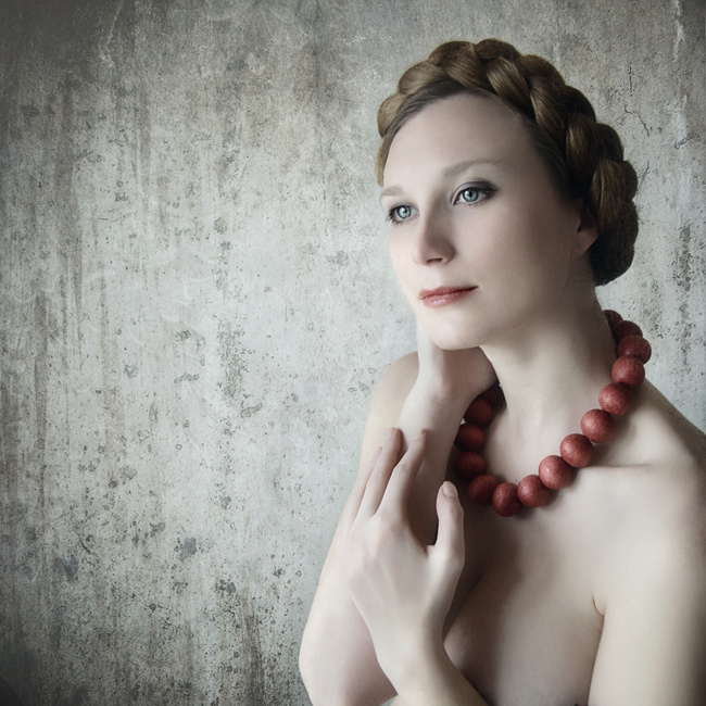 Кислые ягоды  красной рябины... 