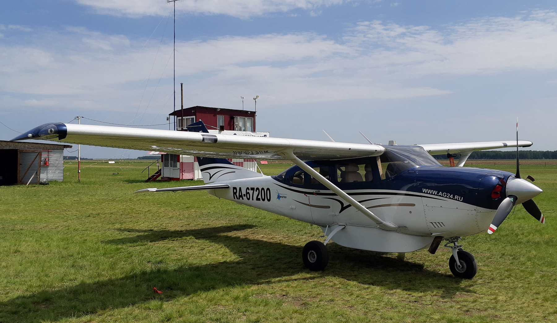 Cessna T206H 