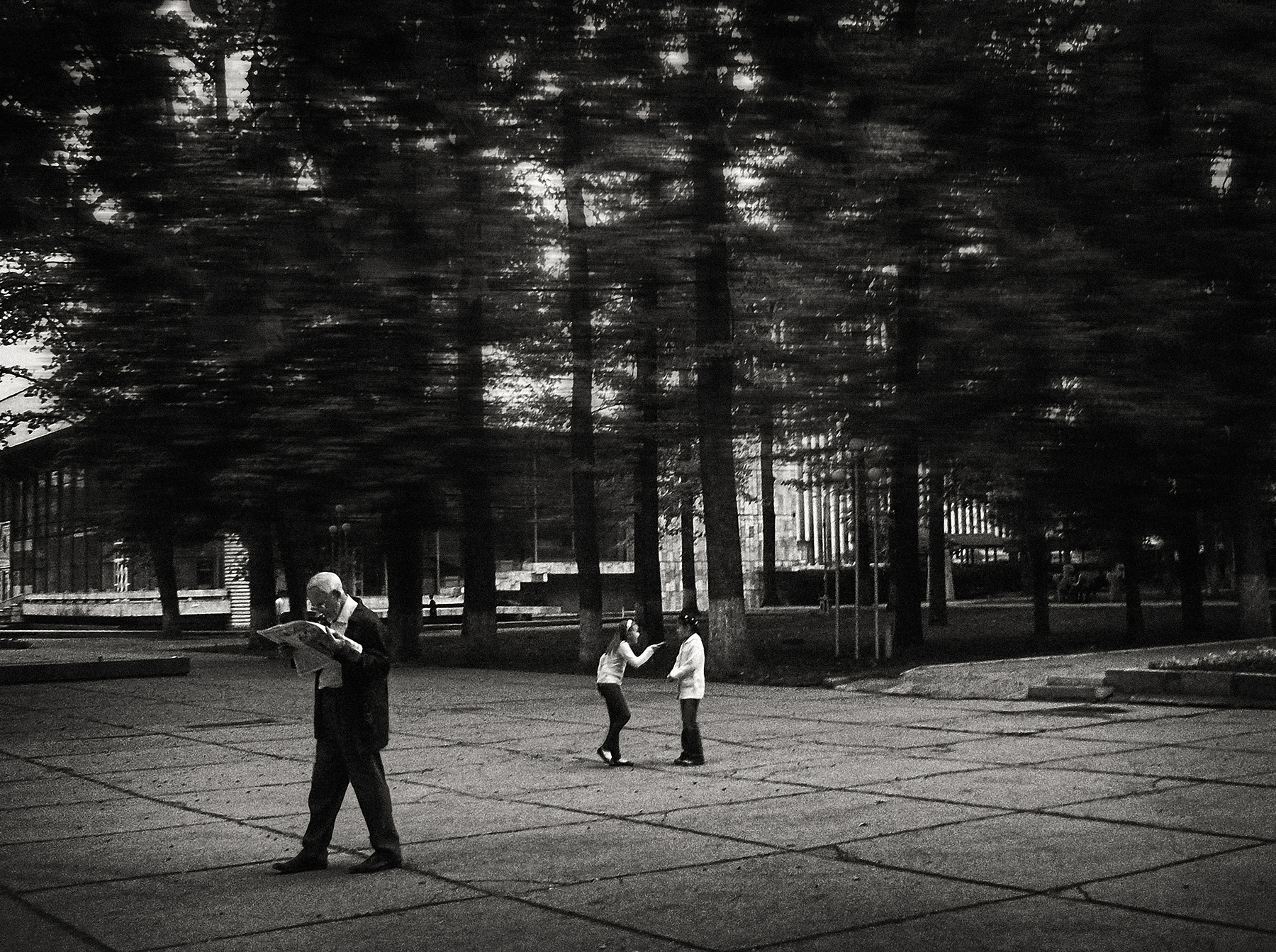*Спор* фотография путешествие Бишкек город осень улица жанр стрит дети Фото.Сайт Photo.Sight Светлана Мамакина Lihgra Adventure