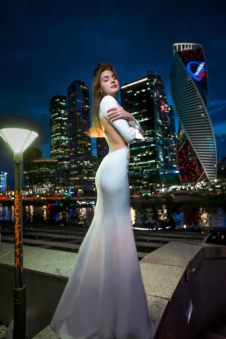 Портрет фоне Москва-Сити москва москвасити фотосессиямосквасити moямосква фотомосквы ночнаямосква mosowcity nightmoscow nightmoscowcity москвацентр москвалюблютебяscow moscowcity фотосесси фотографмосква