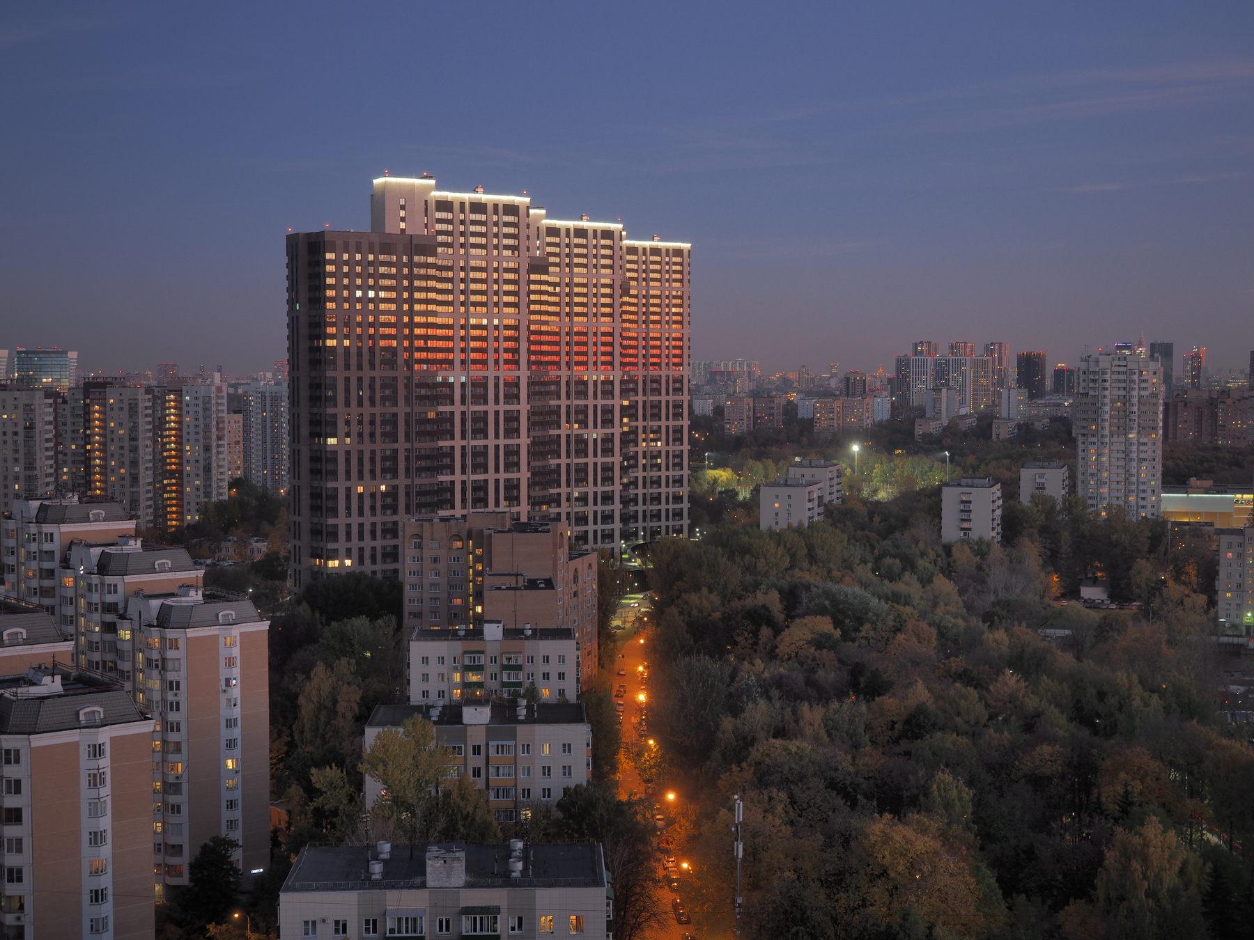 Вечер в спальном районе Москвы 
