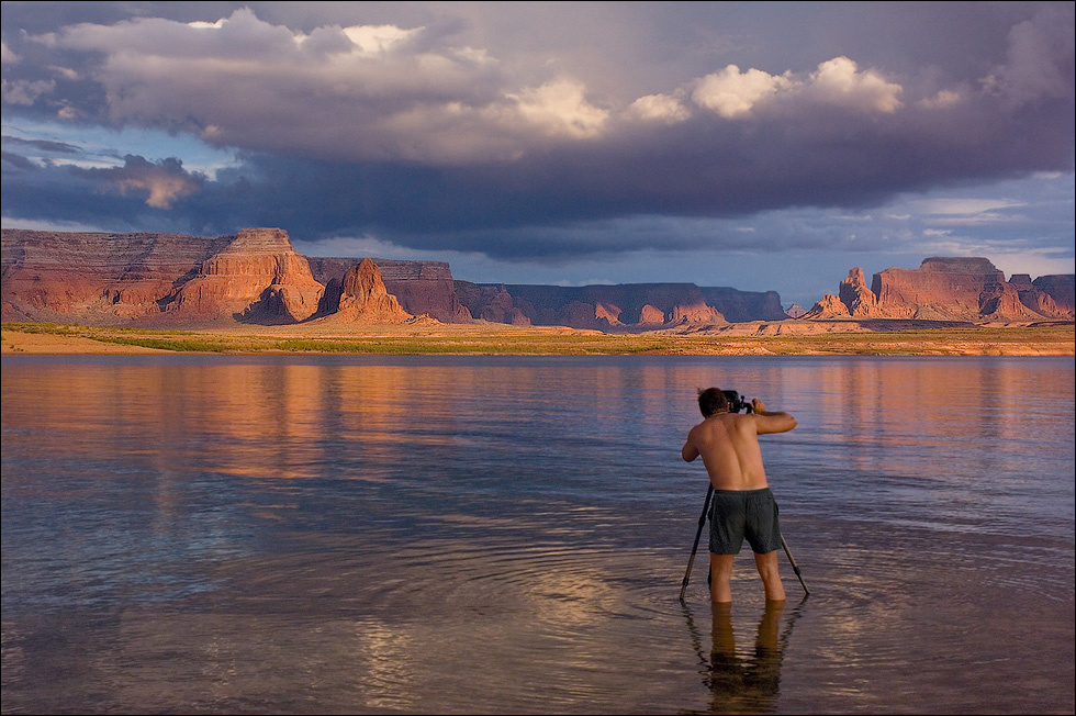 Пейзаж со светом и фотографом Lake Powell, Arizona, Nemo