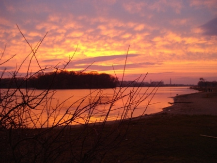 Не пройти мимо Закат,вода,берег,река