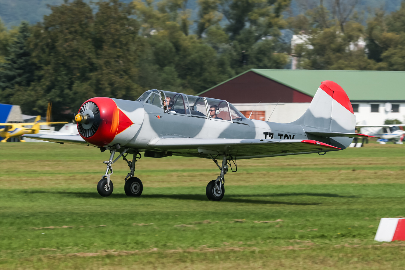 Як-52. Авиация самолёт Яковлев Як-52