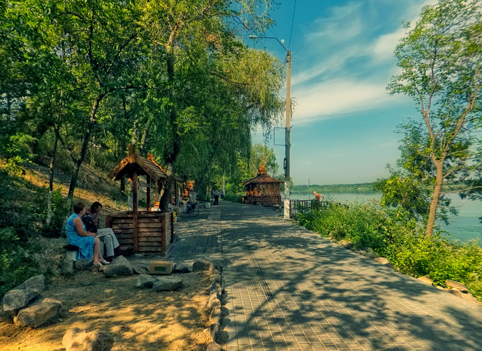 ***В парке.Теплый летний вечер на реке. 