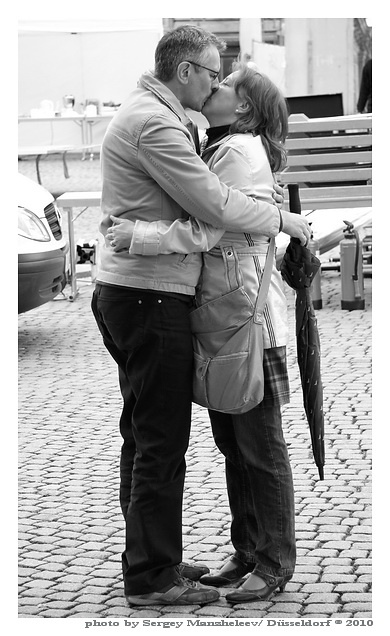 Горячий поцелуй прохладным утром Германия