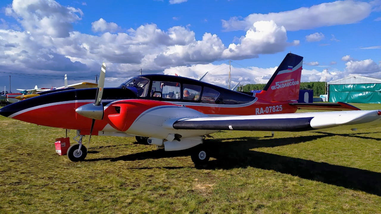 Piper PA-23-250 Aztec 