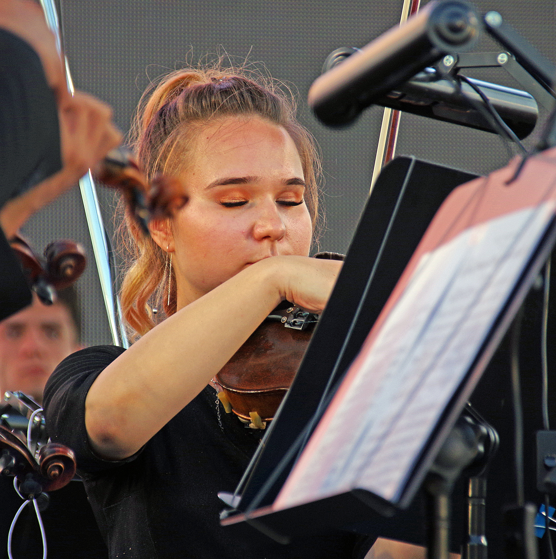 Когда звучит мелодия 