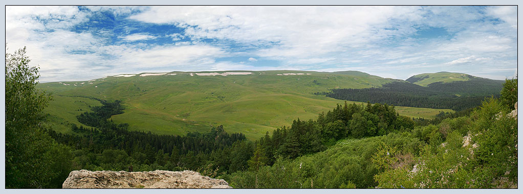 Панорама Лаго-Наки река горы