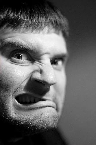 Angry man! >8( злой, мужик, щетина, ч/б, боке