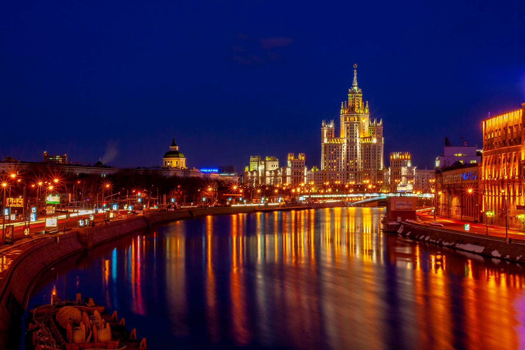 *** Москва ночь город река