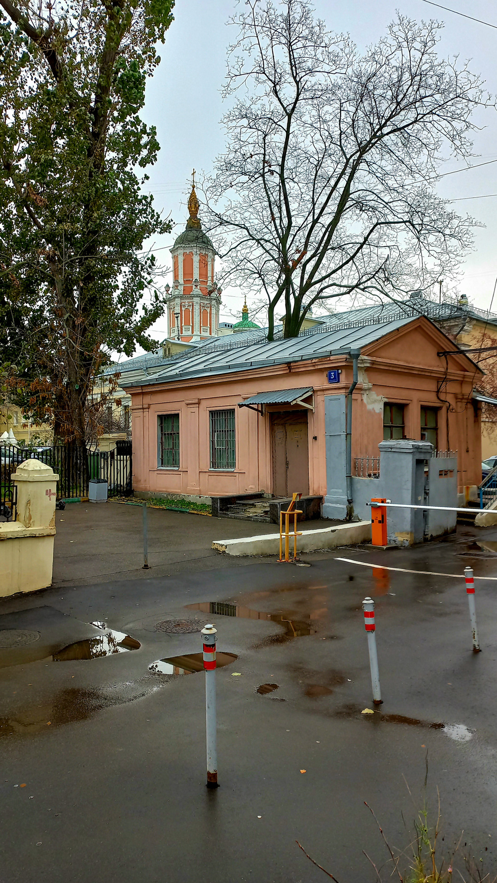 Вид на Храм Архангела Гавриила на Чистых Прудах (Меншикова Башня) Москва
