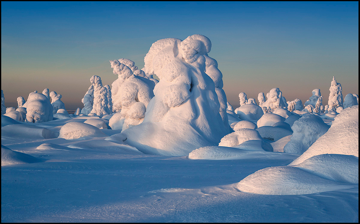 Среди скульптур 