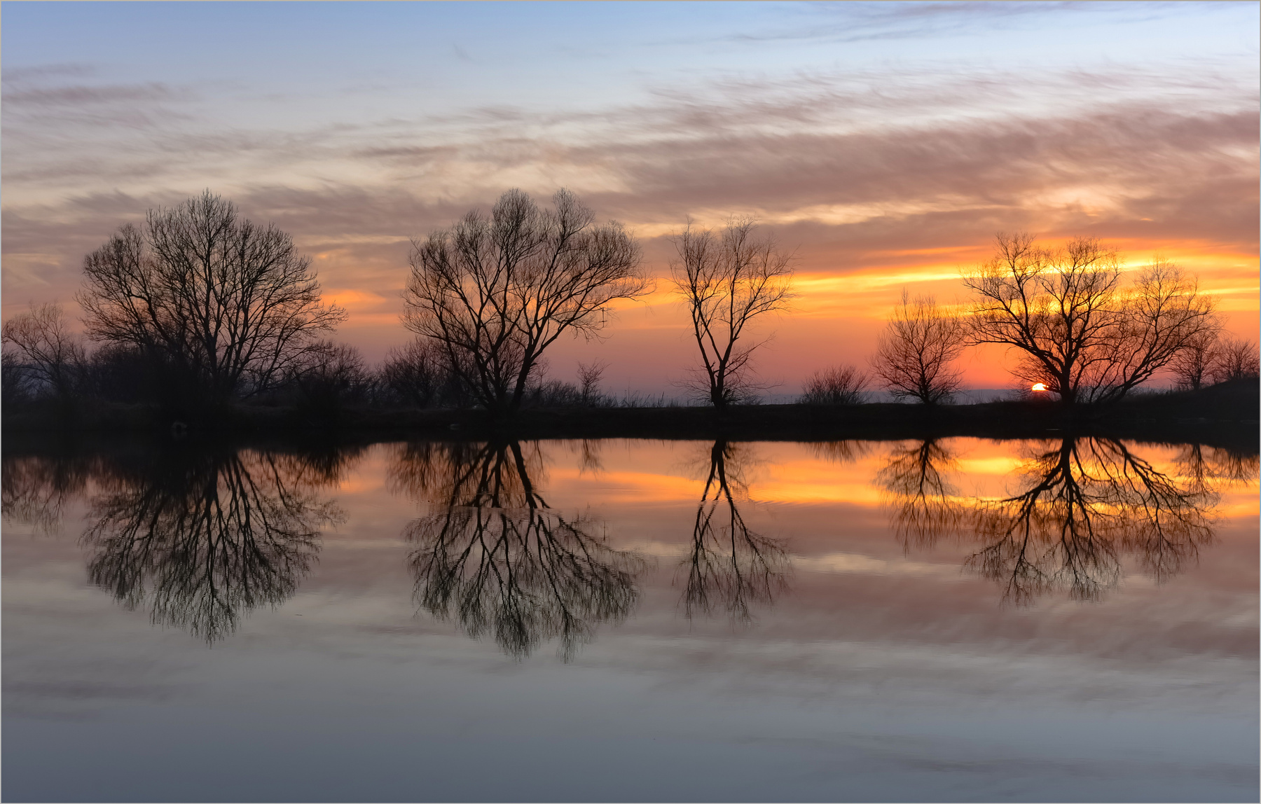 В тишине природа