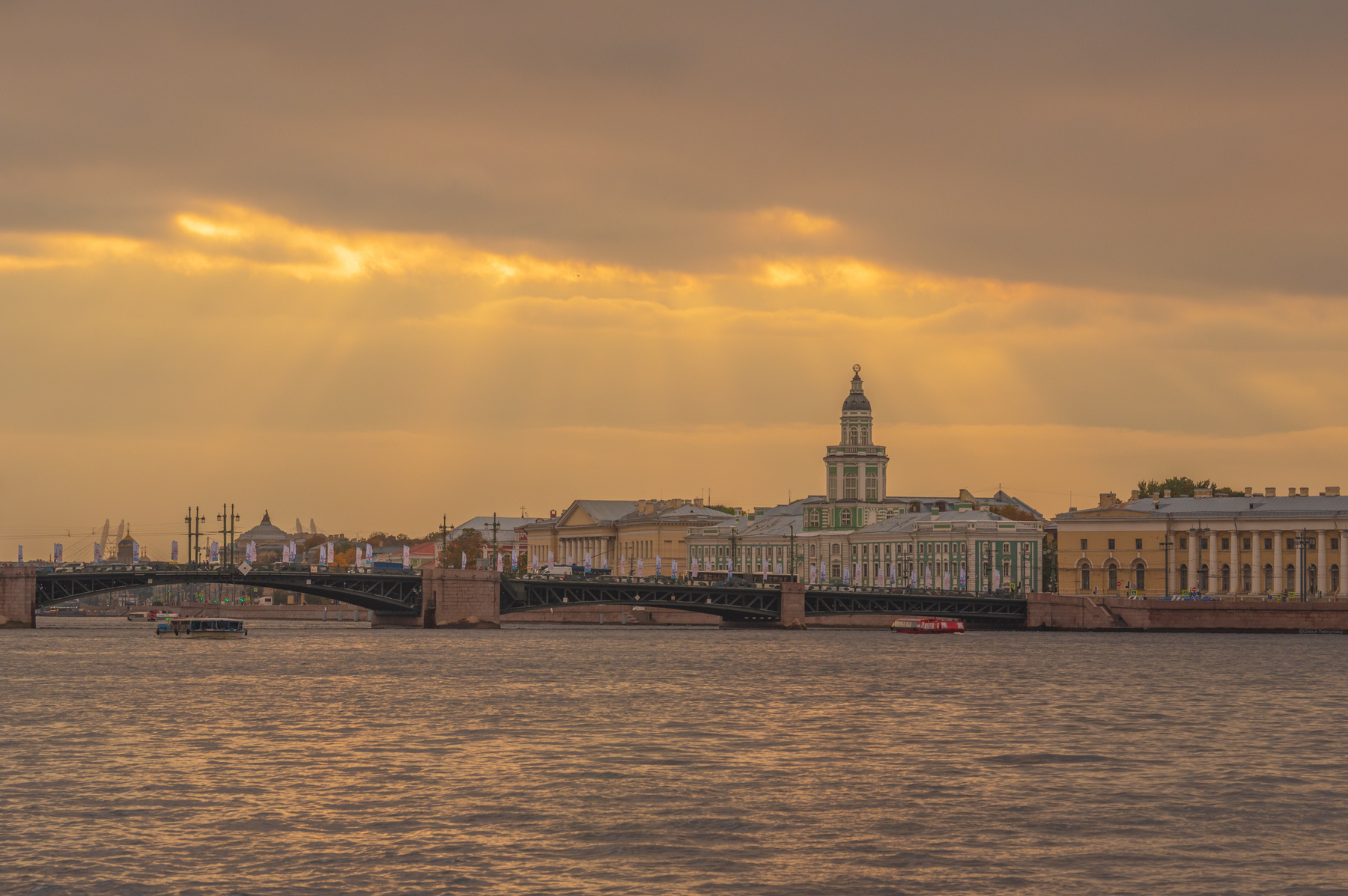 Суровое петербургское небо умеет красиво улыбаться Петербург Питер городской пейзаж архитектура