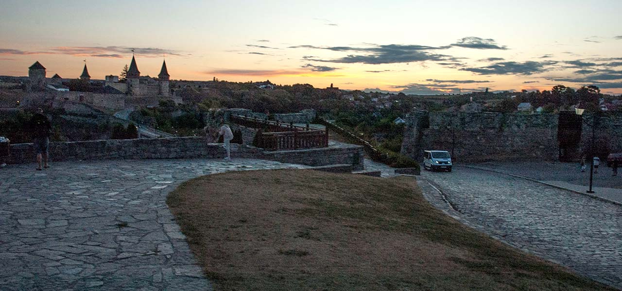 Город на закате. закат город крепость