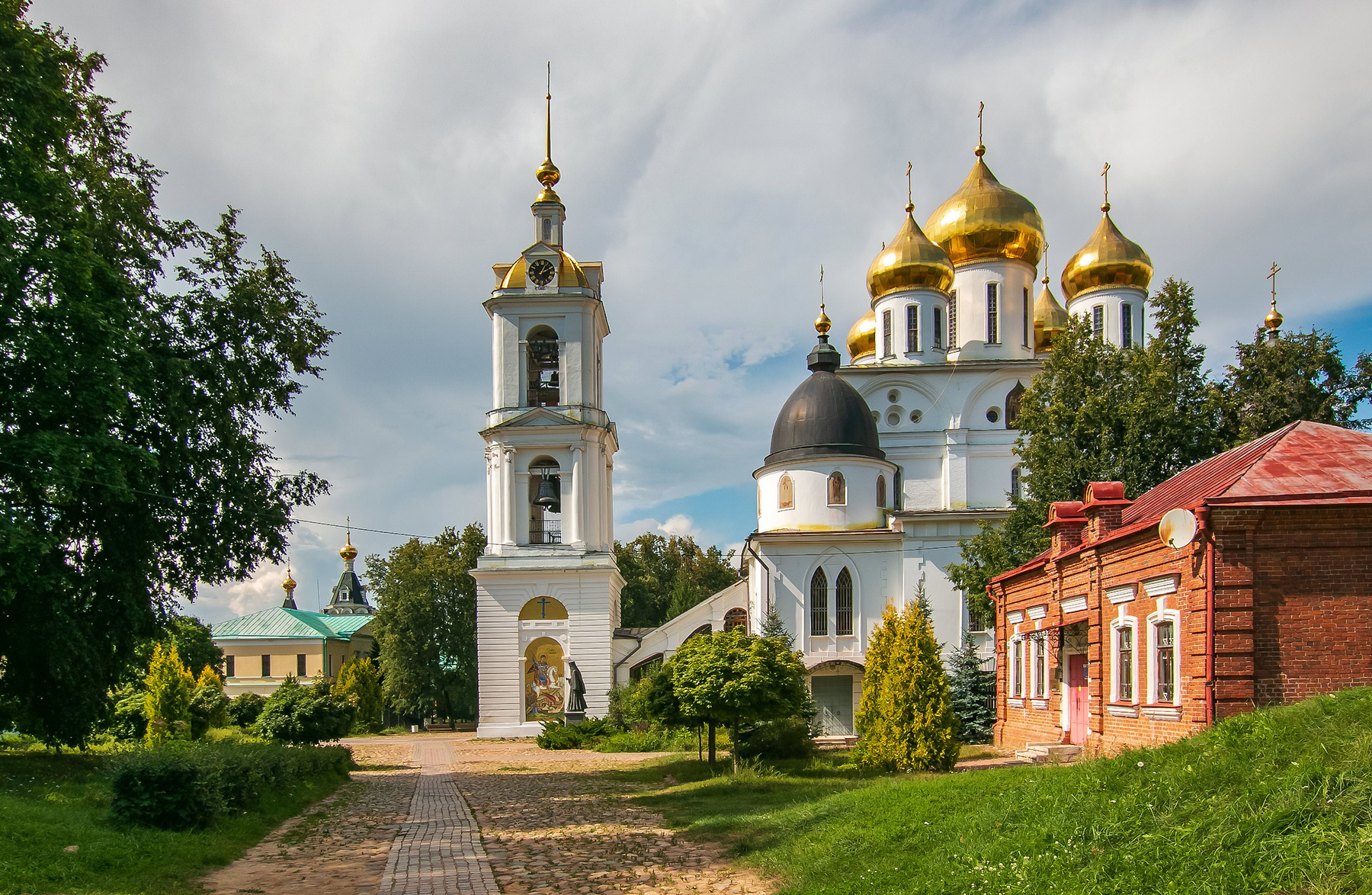 Кафедральный собор Успения Пресвятой Богородицы в Дмитрове. путешествия архитектура храмы церкви монастыри