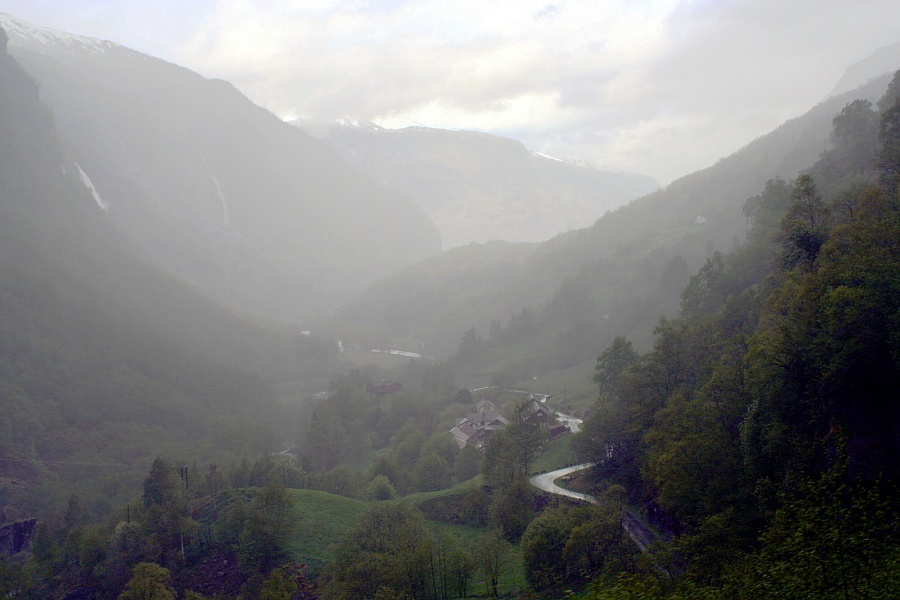 по пути в Flåm Flåm Норвегия горы дождь