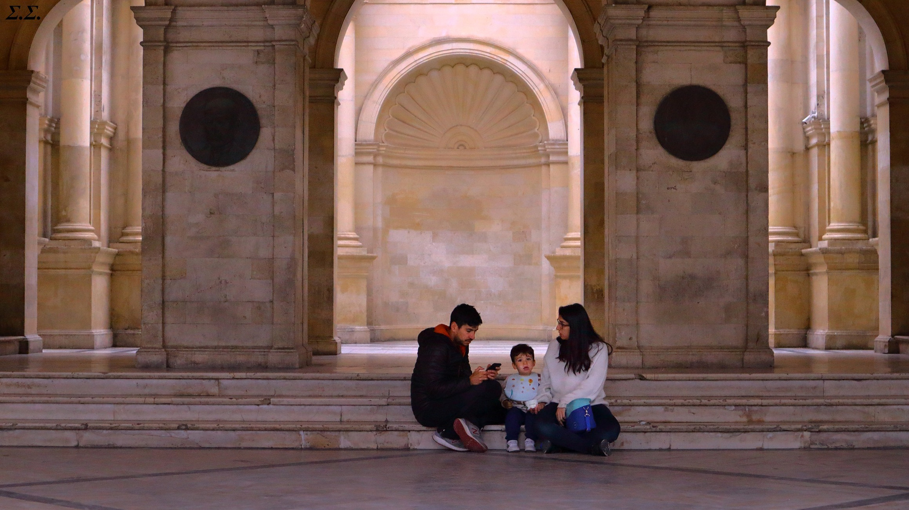 FAMILY IN THE TOWNHALL 
